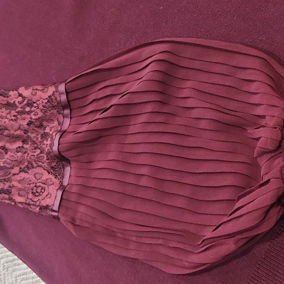 Belldini Mock Neck Knit  Sheer Lace/ Satin sleeve, Wine, Womens L, NWOT - Picture 7 of 7